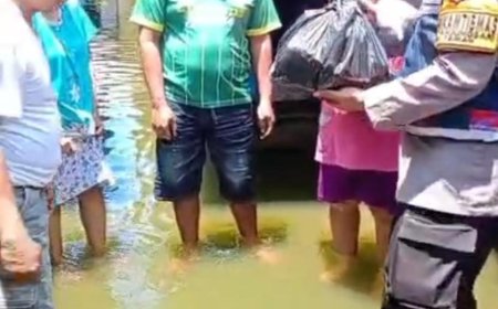 Polresta Sidoarjo Dampingi dan Bantu Warga Korban Banjir