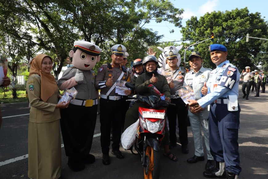 Polres Magetan Warnai Operasi Keselamatan Semeru 2026 dengan Bunga dan Es Krim
