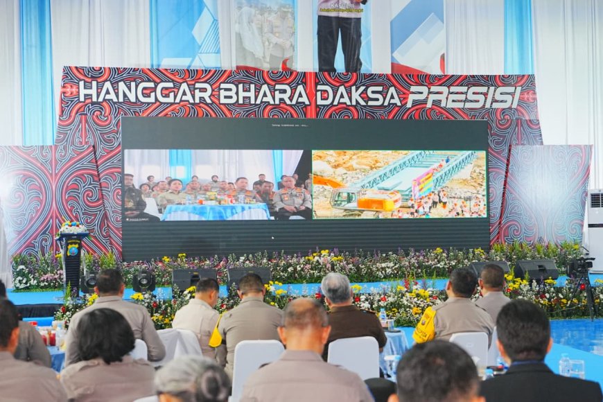 Percepat Pemulihan Akses, Kapolri Pantau Pembangunan Jembatan Bailey di Sumbar   