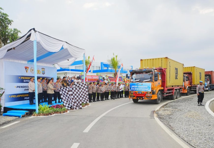 22 Kontainer Bantuan Diberangkatkan ke Sumatera