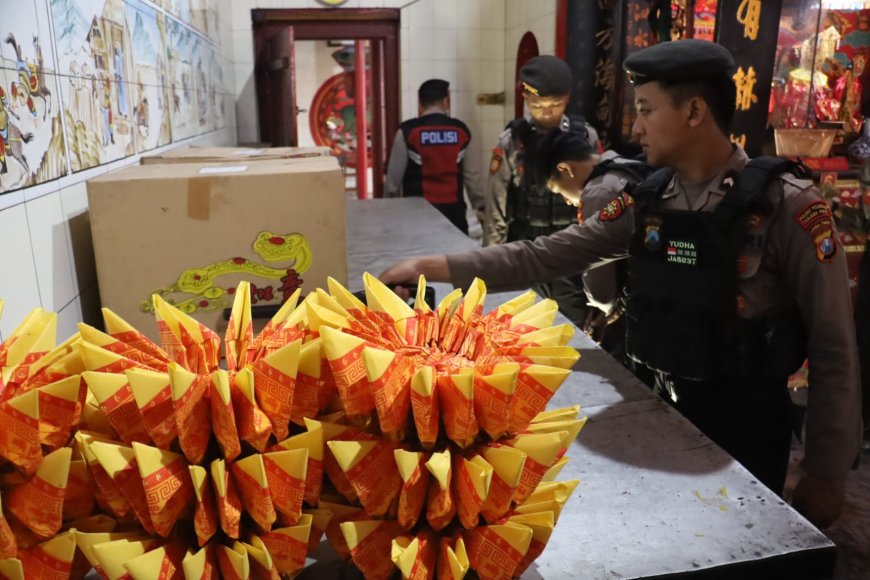 Polres Pelabuhan Tanjungperak Perkuat Pengawasan Klenteng Jelang Imlek