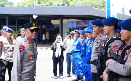 Wakapolri Tinjau Arus Mudik Udara, Pastikan Kondisi Terkendali