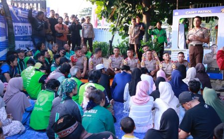 Taruna Akpol Sosialisasikan Mudik Aman dan Layanan 110 di Daan Mogot   