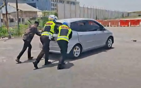 Respons Cepat Polantas Gresik Bantu Kendaraan Pemudik Mogok di Sembayat