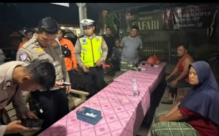 Sigap dan Humanis Polisi Bantu Pemudik yang Tersesat di Ngawi