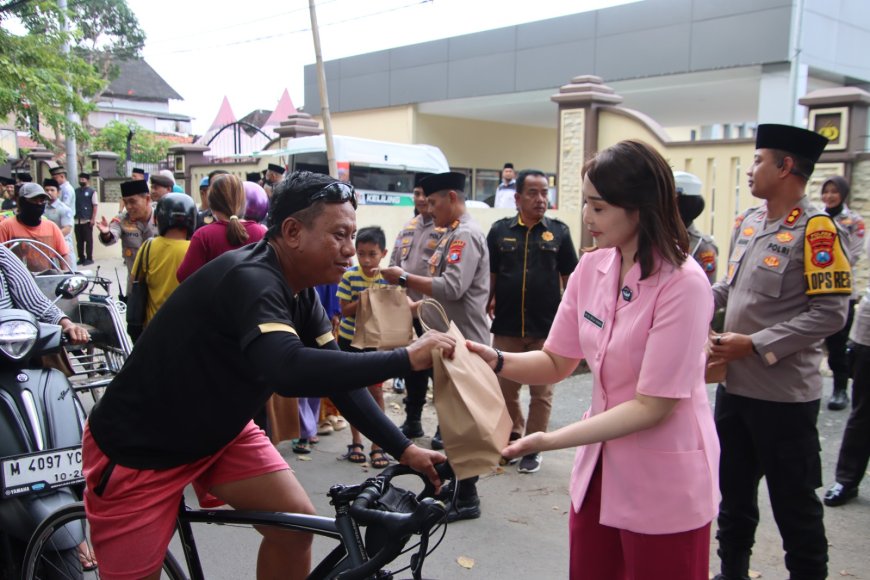Polres Sumenep dan Mitra Instansi Gelar Bagi Takjil Ramadan