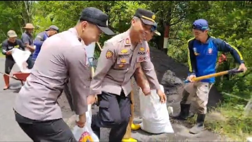 Sinergi Polres Lumajang dan Warga Perkuat Tebing dengan Bronjong