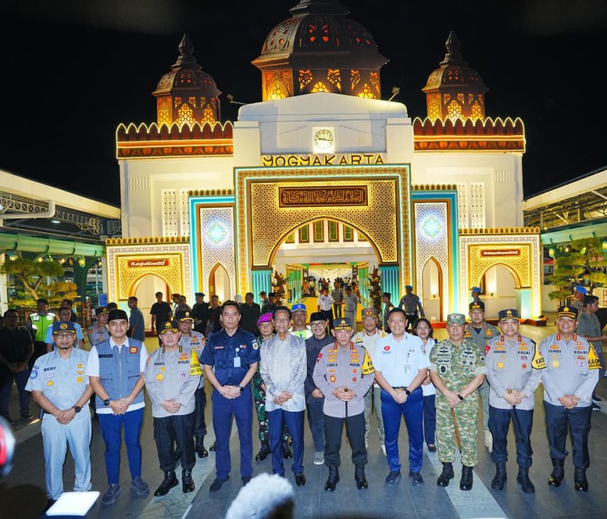 Kapolri Tinjau Langsung Stasiun Tugu, Pastikan Keamanan Arus Mudik Terjaga
