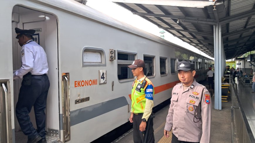Polres Malang Siaga di Stasiun dan Terminal Saat Puncak Arus Balik