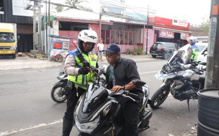 Optimalisasi Gakkum Presisi : Ditlantas Polda Jatim Gelar Operasi Dakgar Berbasis Handheld