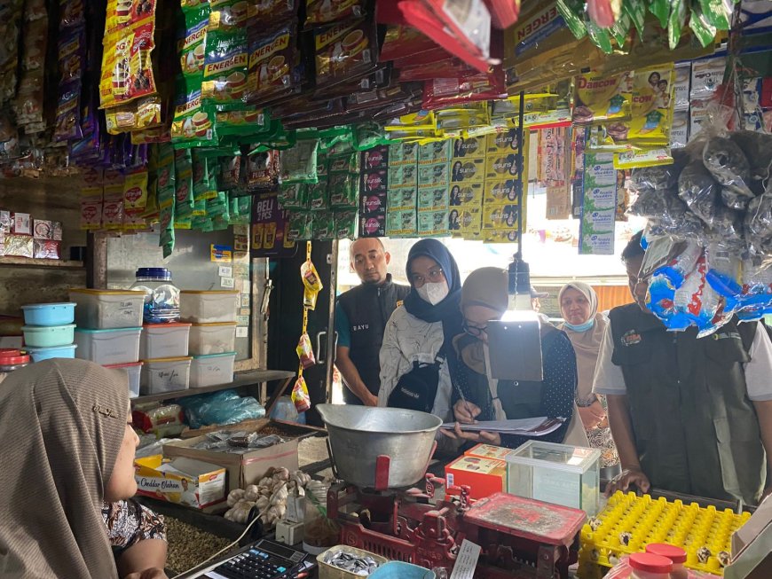 Polres Bondowoso Pantau Harga Bapokting di Pasar Tradisional