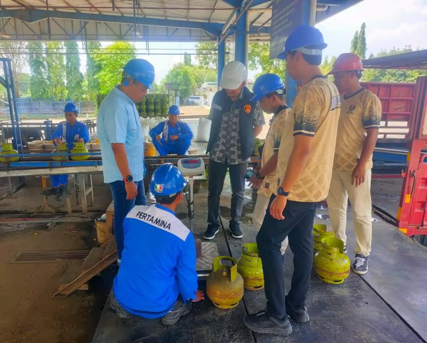 Polres Ngawi Cek SPBU dan SPBE Pastikan Stok BBM dan LPG Aman Pascalebaran