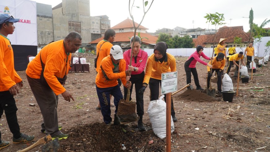 Bhayangkari Polrestabes Surabaya Tanam Harapan Lewat Penghijauan