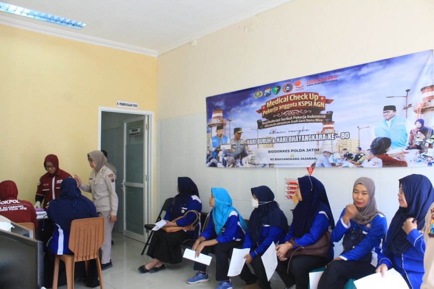 Jelang Hari Buruh, Polres Bojonegoro Layani Cek Kesehatan Gratis