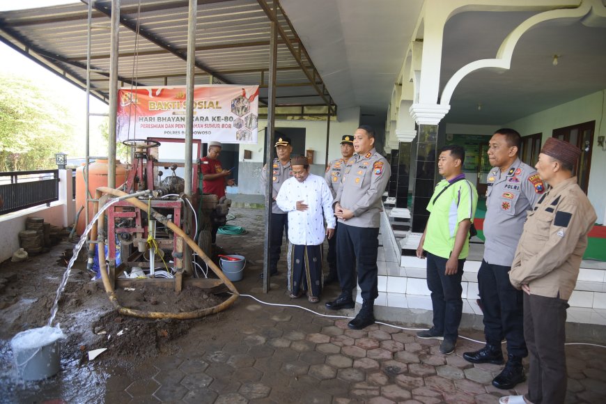 Kado Hari Bhayangkara ke - 80, Polres Bondowoso Bangun Sumur Bor untuk Masyarakat di Sekar Putih